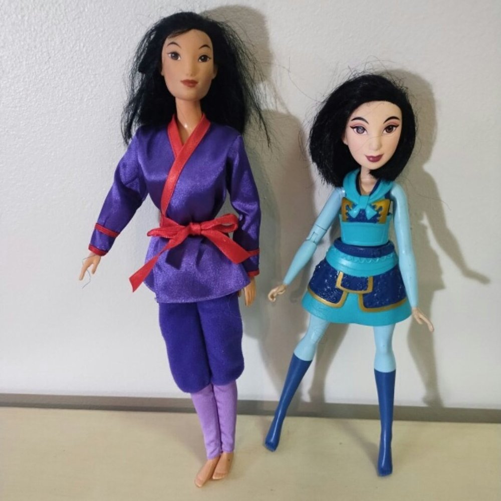 Pair of warrior Mulan dolls